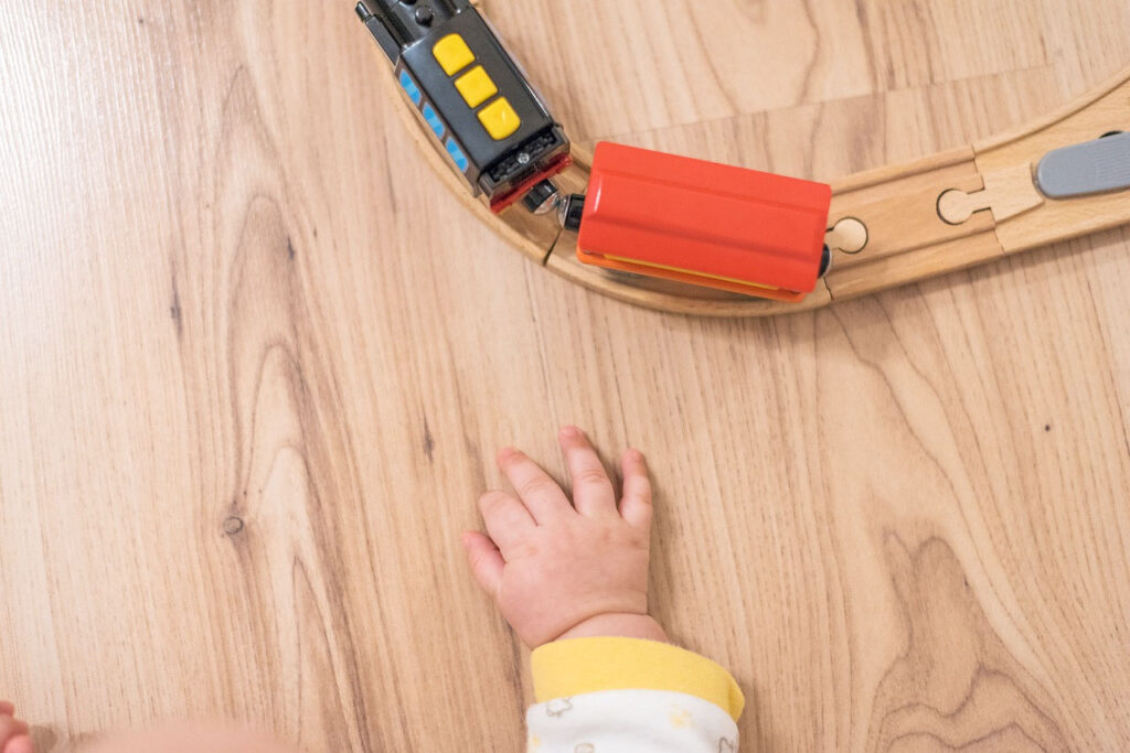 wooden-flooring-in-a kids-room